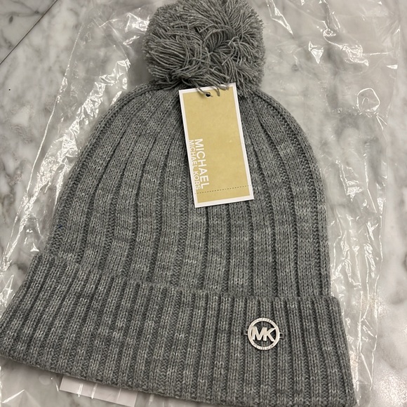 NWT Micheal kors toque / beanie grey with pom - Picture 7 of 12